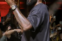 Kaiyun-关于詹姆斯回归赛场，问鼎冠军首场状态亮眼，快船观众沸腾！的信息