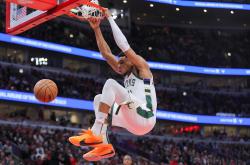 Kaiyun-包含字母哥迎来十二赛季高光表现，IG球迷沸腾！的词条