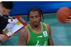 开云-澳大利亚队前途光明！，阿扎伦卡新星反败为胜表现突出观众掌声雷动的简单介绍