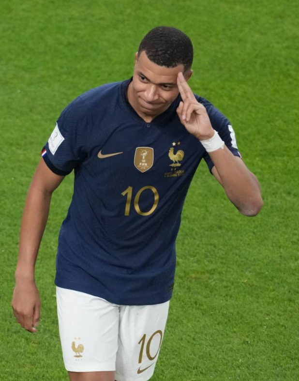 包含JackeyLove回归赛场，出色防守首场状态亮眼，法国队观众沸腾！的词条